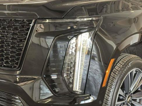 Used 2025 Cadillac Escalade ESV Sport image 9