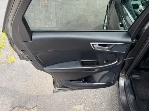 Used 2019 Ford Edge SEL w/ Equipment Group 201A AWD/4WD image 39