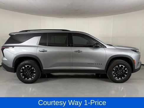 Used 2025 Chevrolet Traverse Z71 w/ Driver Confidence Package AWD/4WD image 12