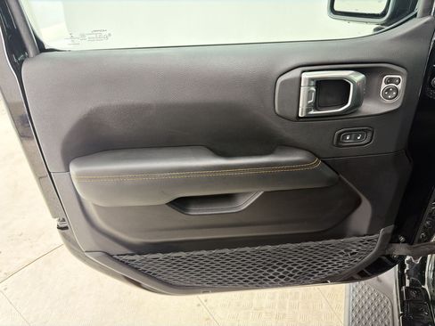 Used 2023 Jeep Gladiator Overland AWD/4WD image 13