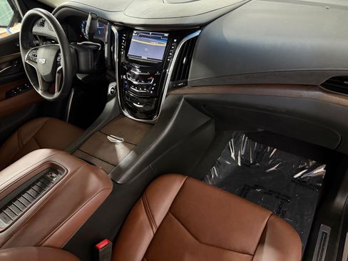 Used 2018 Cadillac Escalade ESV Premium Luxury AWD/4WD image 52