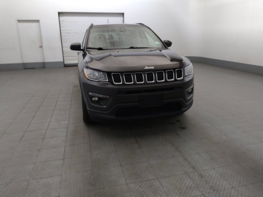 Used 2018 Jeep Compass Latitude w/ Cold Weather Group AWD/4WD image 14