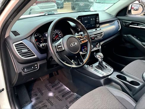 Used 2021 Kia Seltos S image 16
