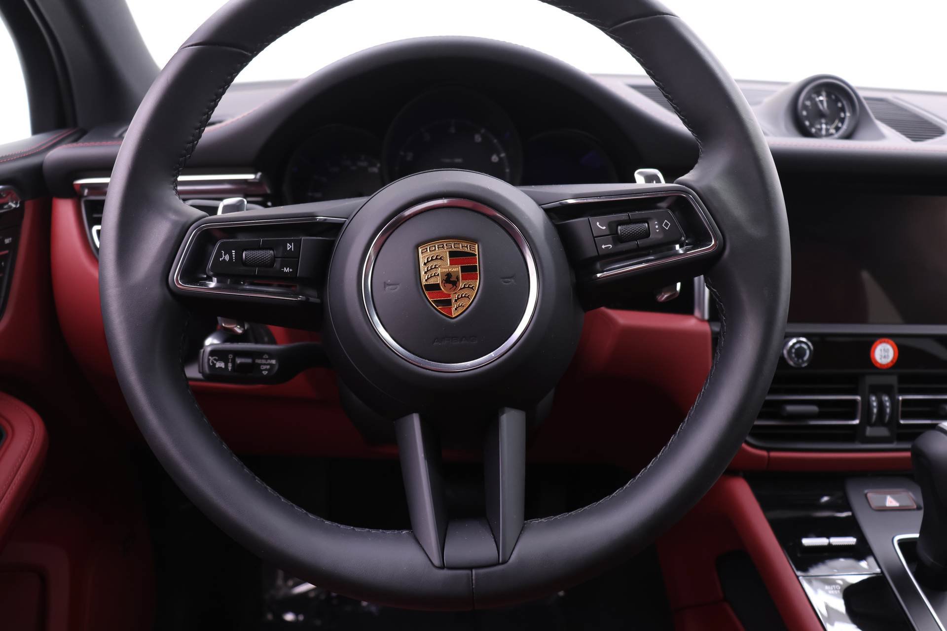 Used 2026 Porsche Macan AWD/4WD image 17