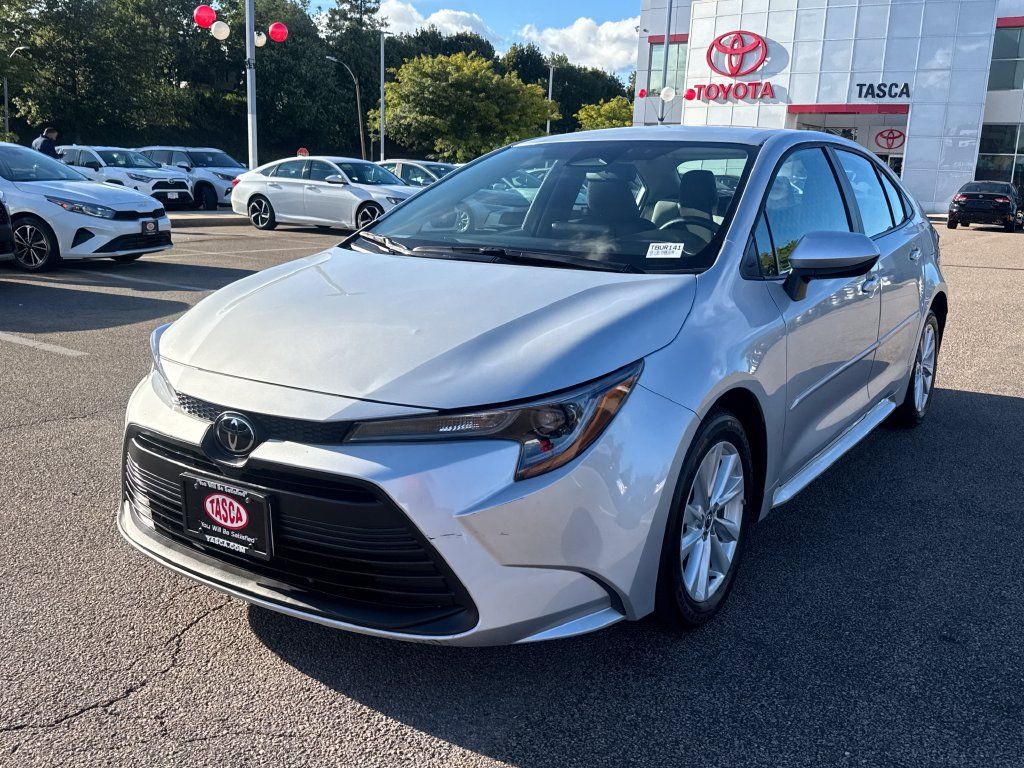 Used 2026 Toyota Corolla LE w/ LE Premium Package FWD image 3