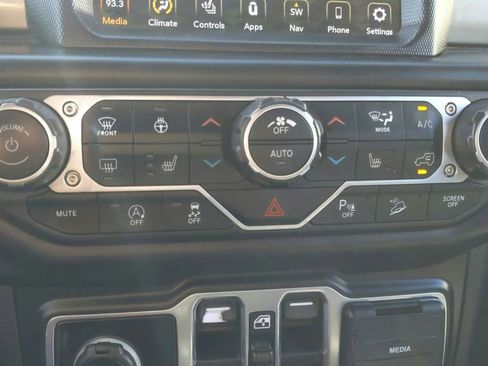 Used 2020 Jeep Wrangler Unlimited Sahara AWD/4WD image 25