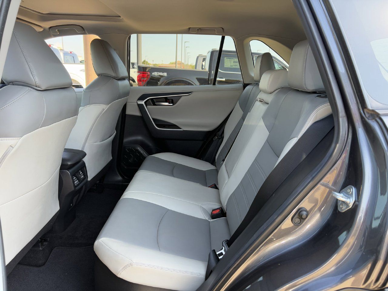 Used 2021 Toyota RAV4 Limited AWD/4WD image 30