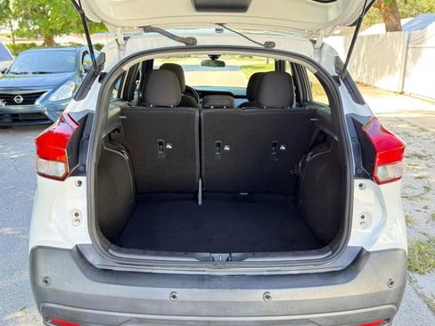 Used 2020 Nissan Kicks S image 6
