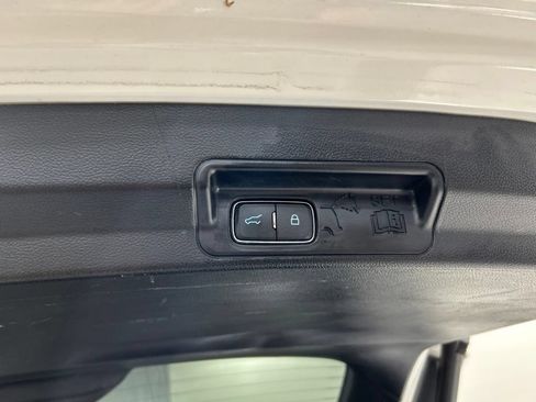 Certified 2022 Ford Explorer XLT w/ Equipment Group 202A AWD/4WD image 29