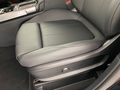 New 2025 Mercedes-Benz GLB 250 4MATIC image 12