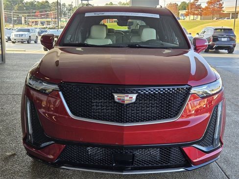 Used 2024 Cadillac XT6 Sport w/ Technology Package image 8