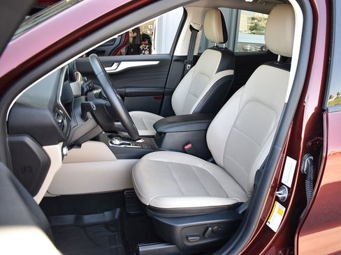 Used 2021 Ford Escape SEL w/ Technology Package FWD image 5