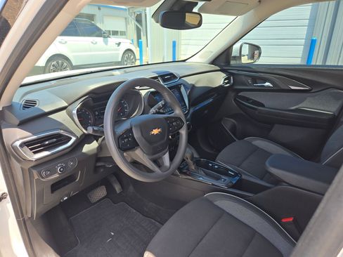 Certified 2022 Chevrolet TrailBlazer LT w/ Convenience Package FWD image 11