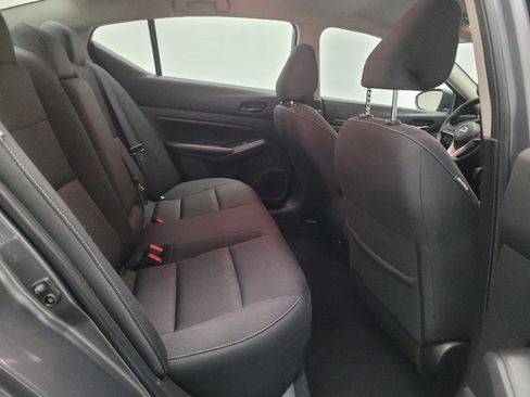 Used 2025 Nissan Altima 2.5 SV FWD image 19
