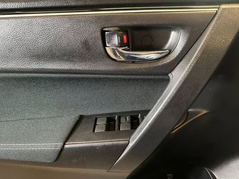 Used 2017 Toyota Corolla LE image 19