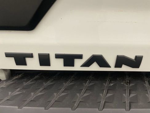 Used 2021 Nissan Titan PRO-4X w/ Pro-4x Convenience Package AWD/4WD image 25