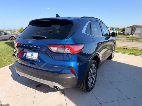 Used 2022 Ford Escape Titanium AWD/4WD image 8