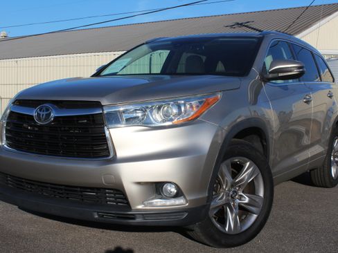 Used 2016 Toyota Highlander Limited image 1