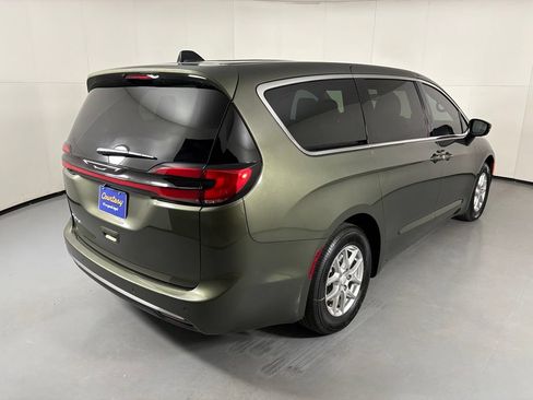 New 2027 Chrysler Pacifica Select FWD image 8