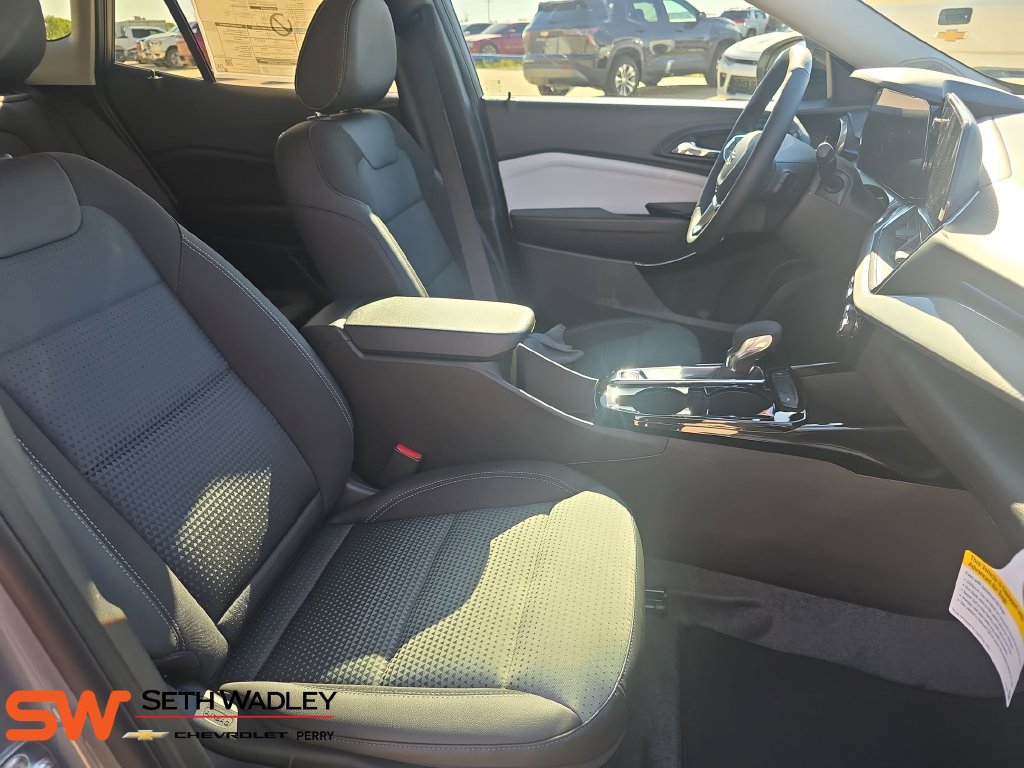 New 2026 Chevrolet Trax LT w/ Midnight Edition FWD image 10