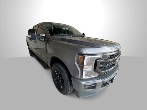 Used 2022 Ford F350 Lariat AWD/4WD image 2