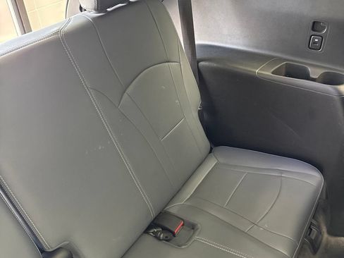 Used 2020 Buick Enclave Essence w/ Sound and Sites Package AWD/4WD image 36