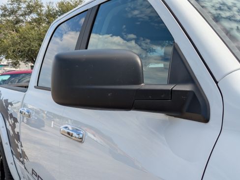 Used 2017 RAM 1500 Classic SLT AWD/4WD image 12