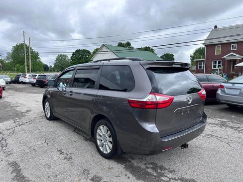Used 2017 Toyota Sienna XLE w/ XLE Navigation Package AWD/4WD image 8