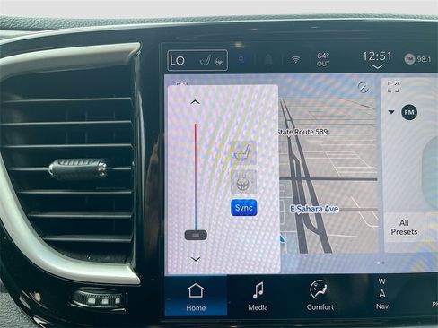 Used 2024 Chrysler Pacifica Select image 21