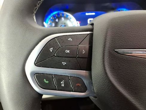 Used 2023 Chrysler Pacifica Touring-L AWD/4WD image 15