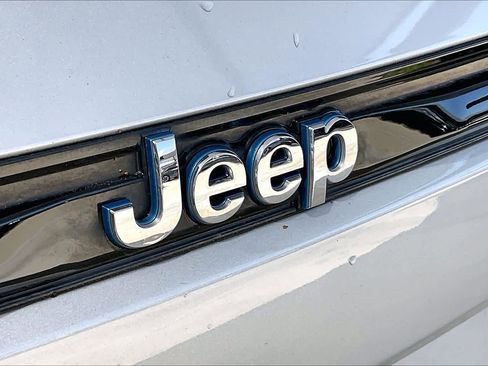 Used 2022 Jeep Grand Cherokee Limited 4xe w/ Luxury Tech Group II image 31