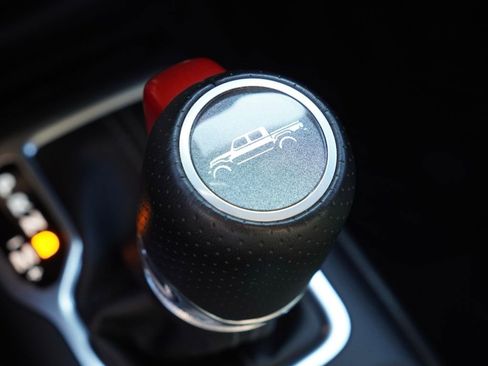 Certified 2024 Jeep Gladiator Mojave w/ Convenience Group image 18