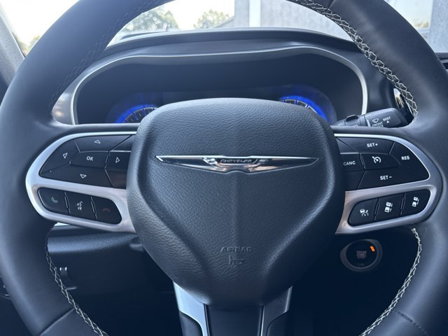 Used 2025 Chrysler Pacifica Select FWD image 20