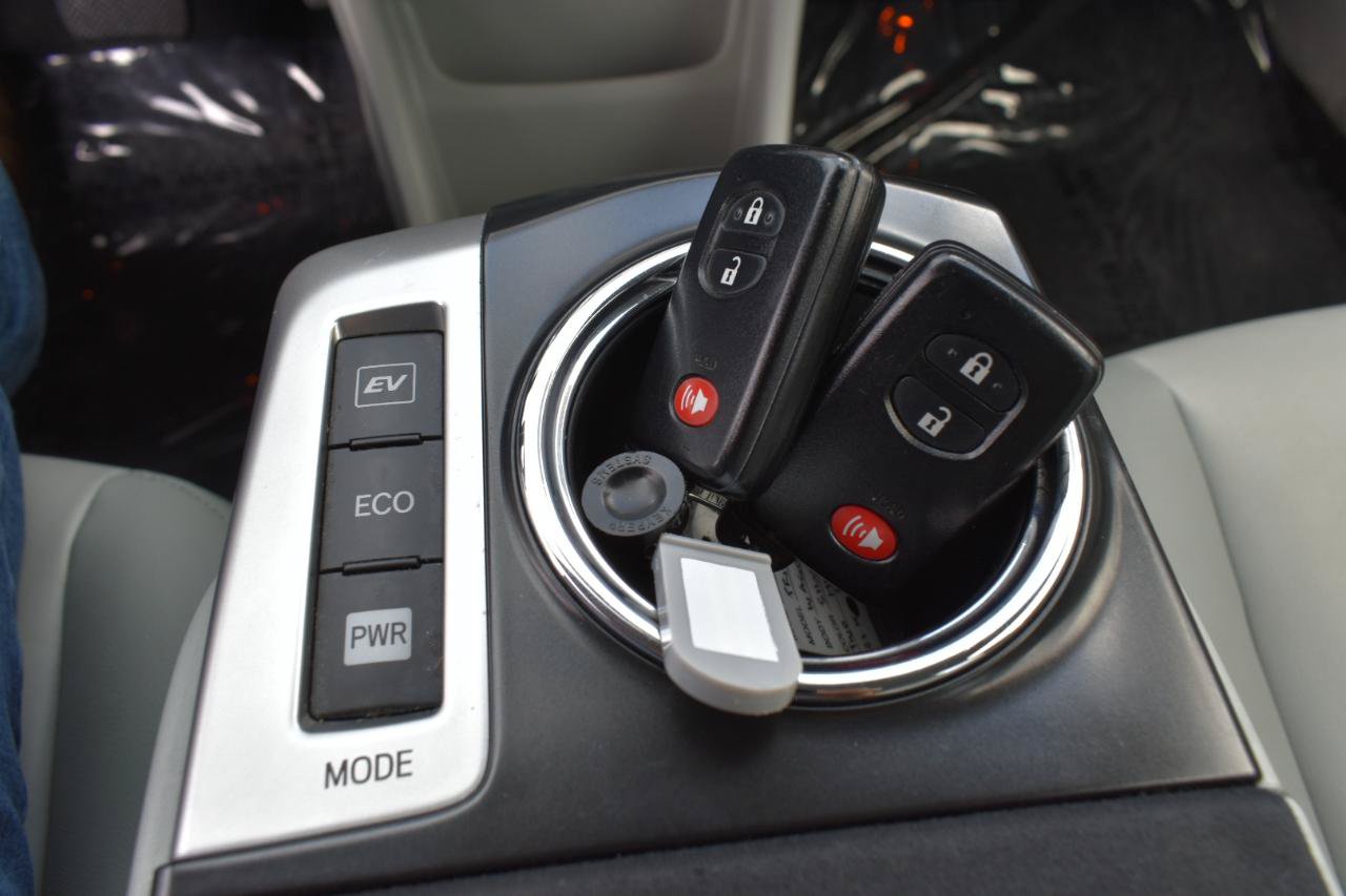 Used 2012 Toyota Prius V Five FWD image 24