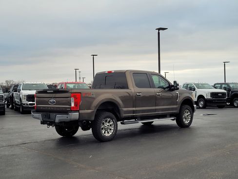 Used 2017 Ford F250 Lariat w/ Chrome Package image 4