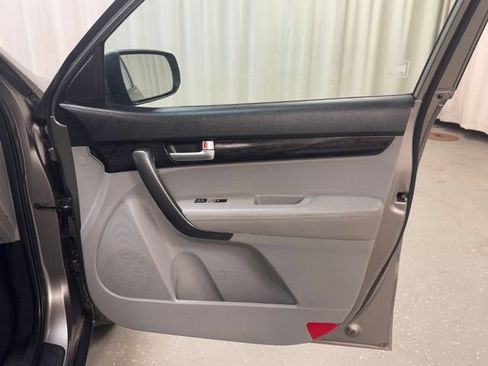 Used 2014 Kia Sorento LX FWD image 31