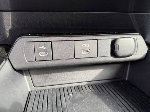 Used 2024 Toyota Prius XLE FWD image 26