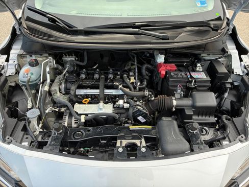 Used 2025 Nissan Versa SV FWD image 30