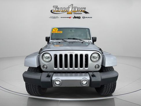 Used 2018 Jeep Wrangler Unlimited Sahara w/ Connectivity Group AWD/4WD image 3