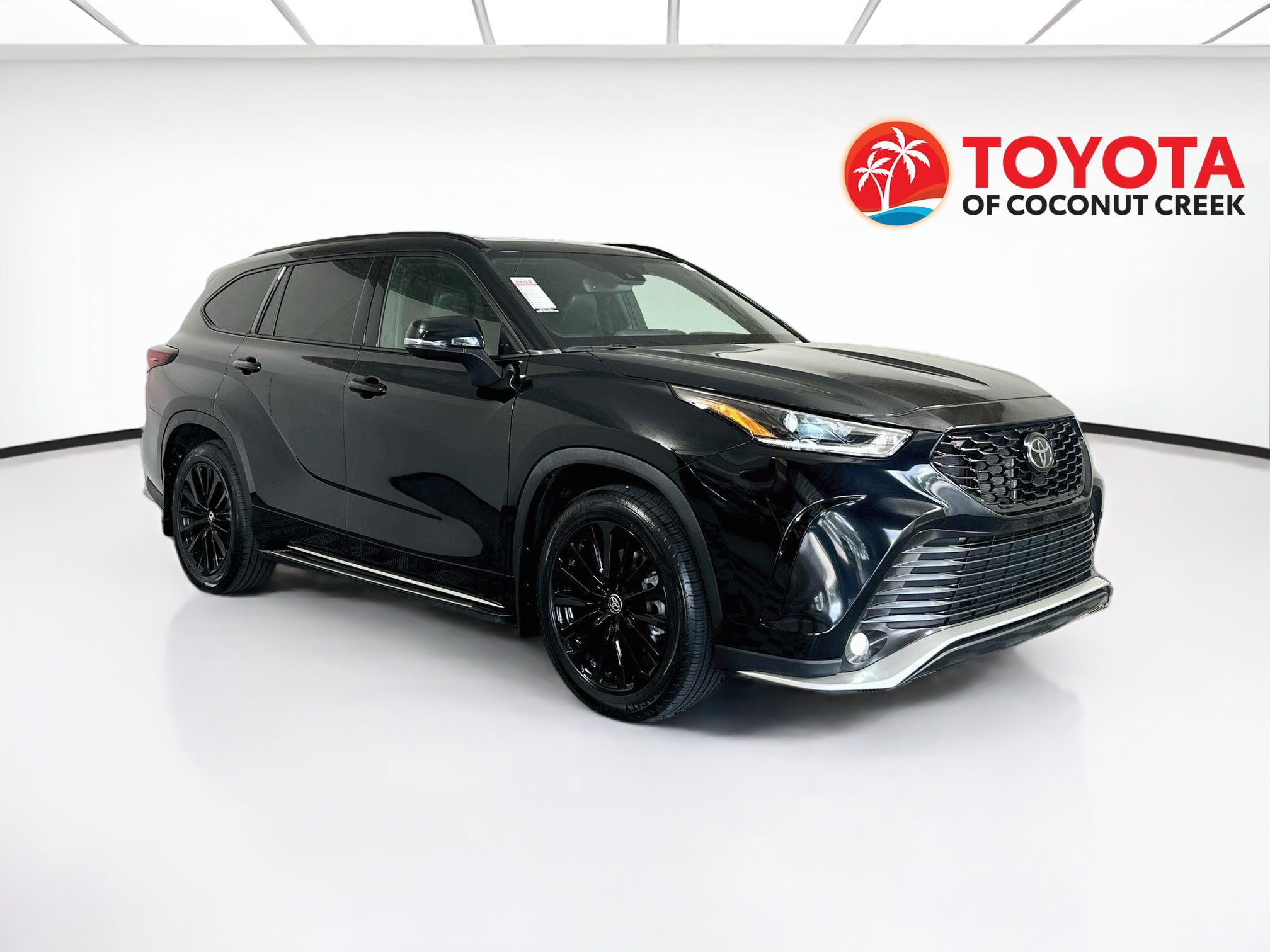 Used 2024 Toyota Highlander XSE FWD image 1