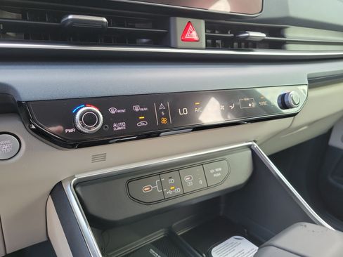 New 2026 Kia Carnival EX FWD image 18