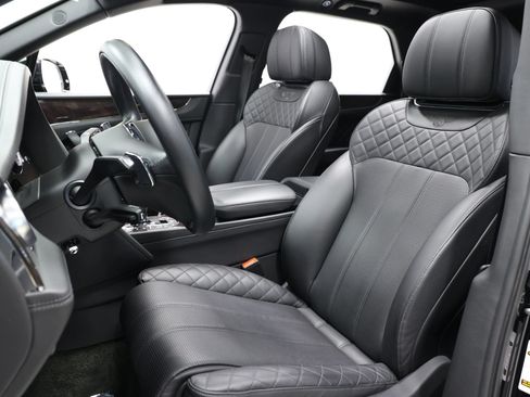 Used 2020 Bentley Bentayga Plug-In Hybrid AWD/4WD image 18