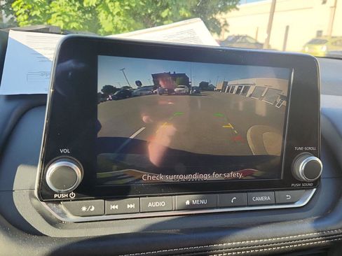 Used 2024 Nissan Rogue S AWD/4WD image 16