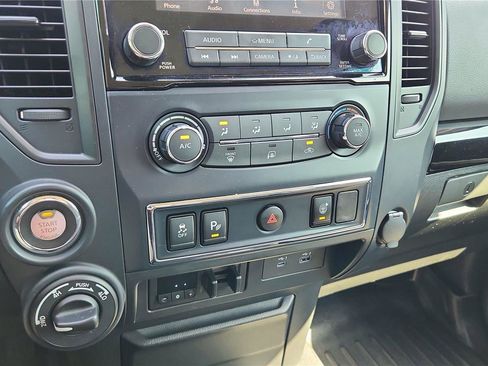 Used 2022 Nissan Titan SV AWD/4WD image 28