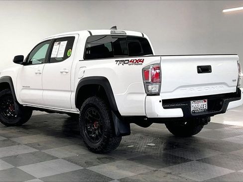 Used 2020 Toyota Tacoma TRD Off-Road image 10