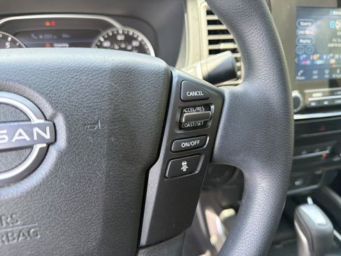 Used 2022 Nissan Frontier SV w/ Technology Package RWD image 23