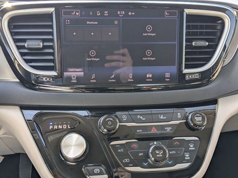 Used 2024 Chrysler Pacifica Touring-L FWD image 23