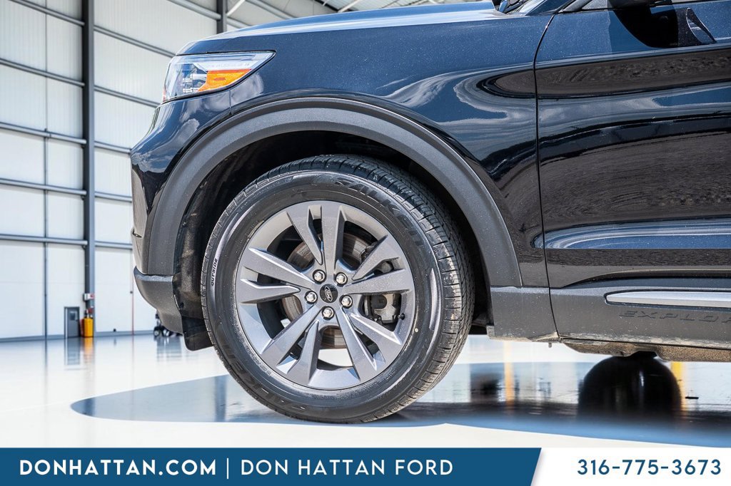 Used 2023 Ford Explorer XLT w/ Equipment Group 202A AWD/4WD image 34