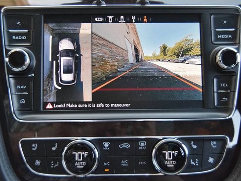 Used 2019 Bentley Bentayga image 32