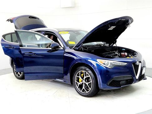 Used 2020 Alfa Romeo Stelvio Ti w/ Active Blind Spot Package AWD/4WD image 12
